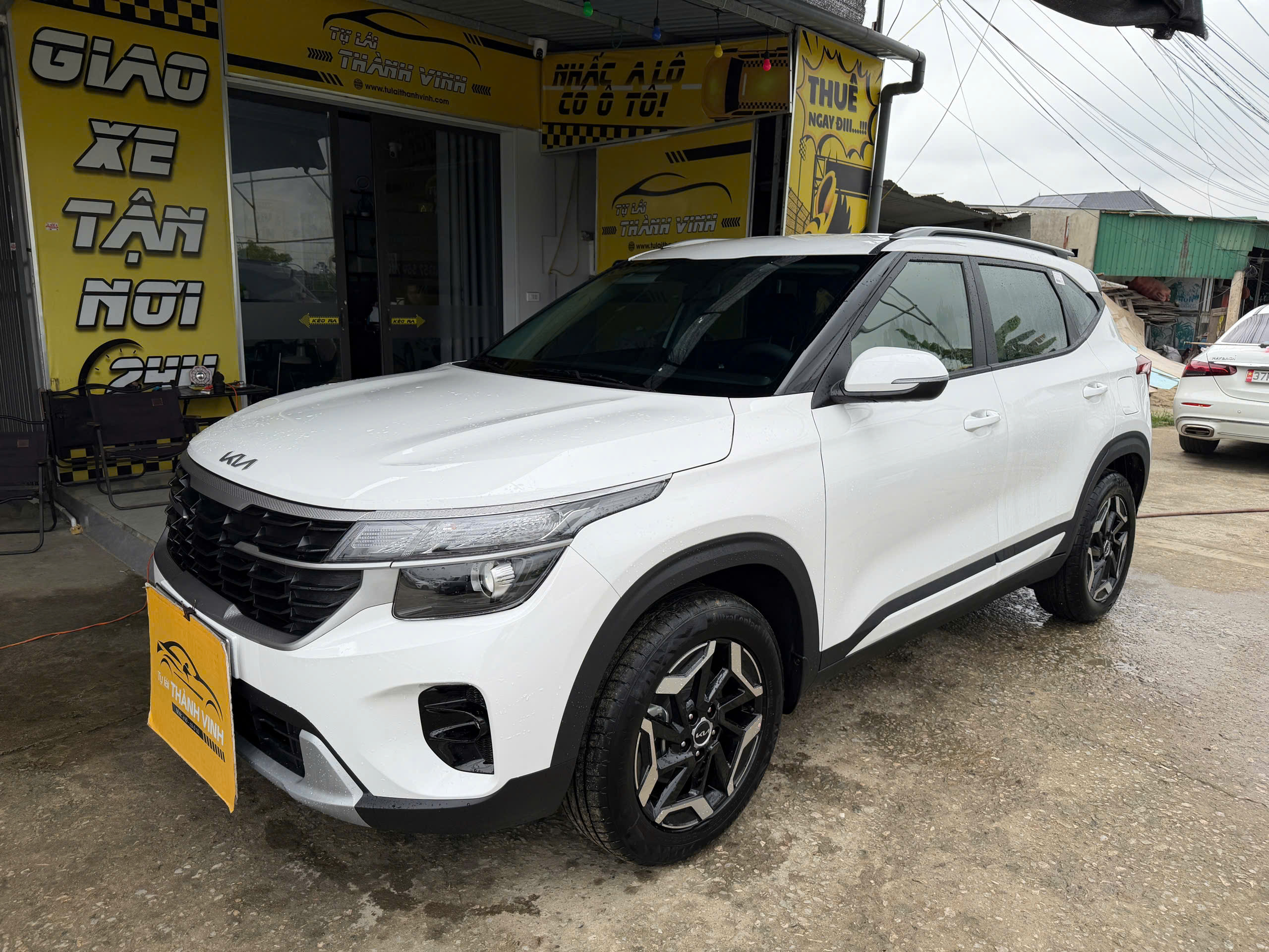 Cho thuê xe tự lái Kia Carens 7 chỗ ở Vinh, Nghệ An